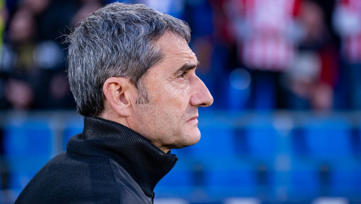 Valverde hace sátira de un arbitraje 'de patio de colegio'