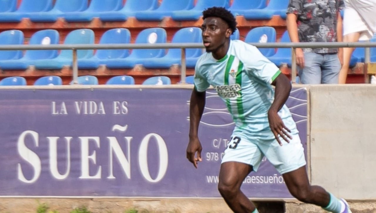 Apuesta y defensa firme en el Betis por Darling Bladi