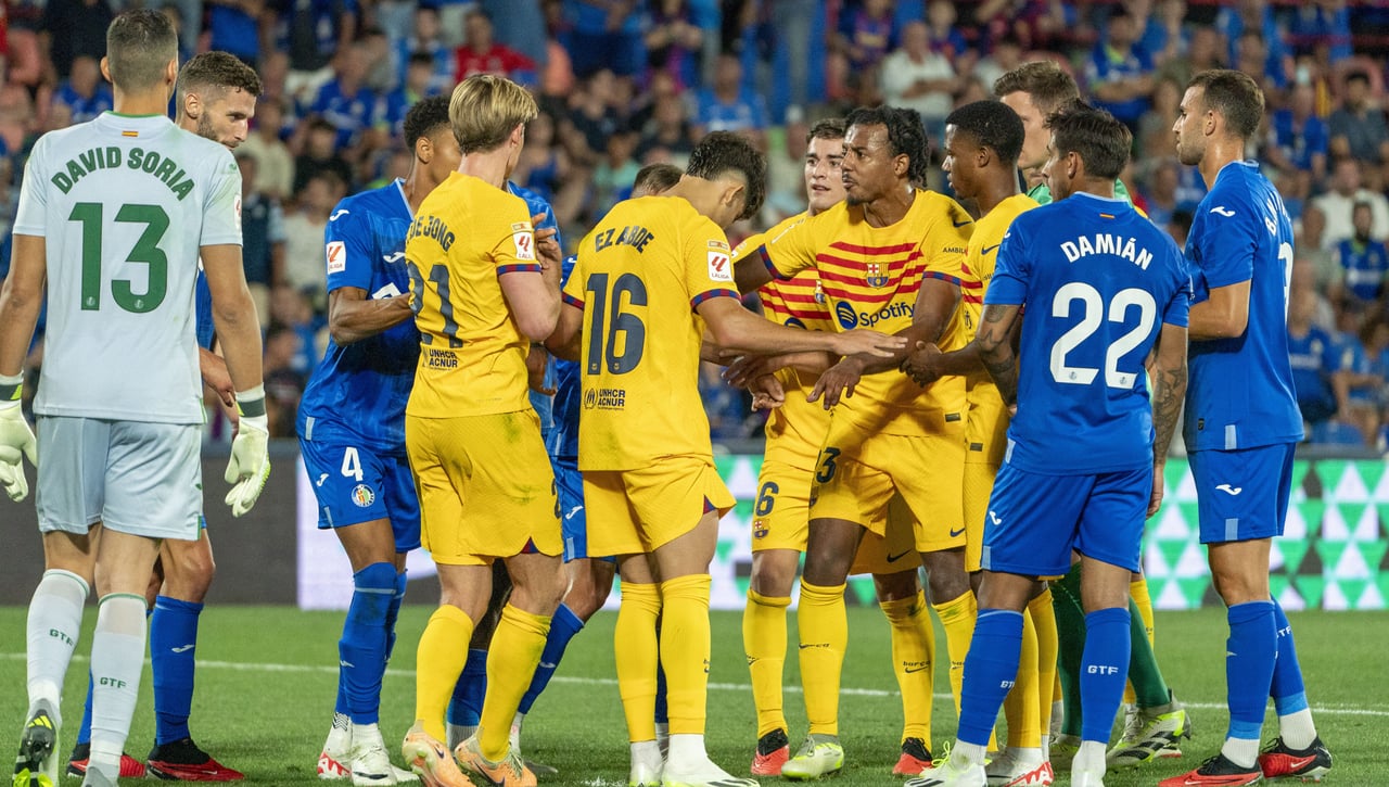 David Soria 'sacude' al Barça