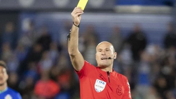 Mateu Lahoz la vuelve a liar, ahora en Portugal 