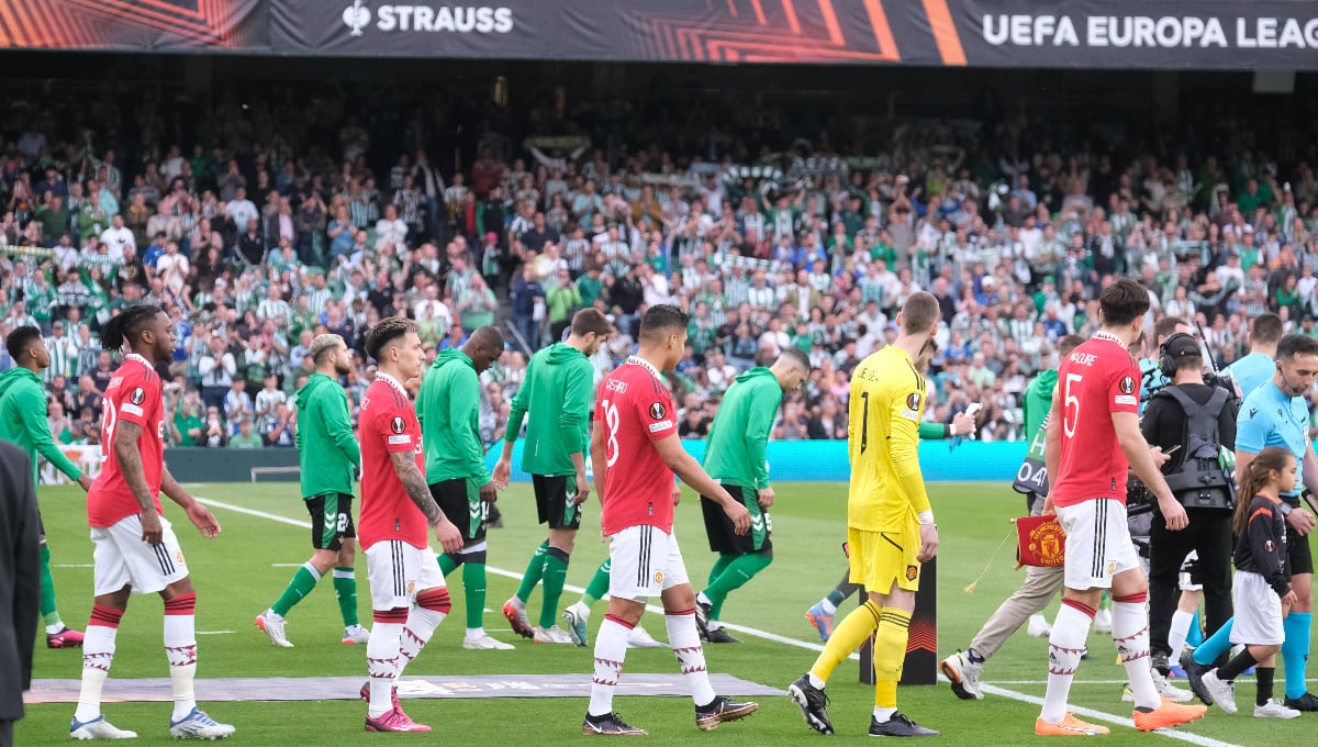 El Betis tira de alegría para disipar la borrasca inglesa