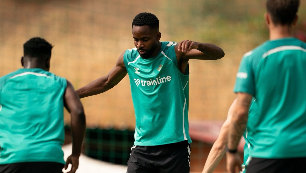 El fichaje del delantero depende de Bakambu y Chimy Ávila