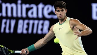 Carlos Alcaraz, a lo Rafa Nadal en Melbourne