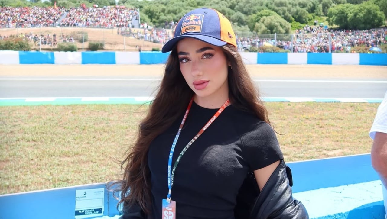 Lola Lolita se mete en el mundo del motociclismo