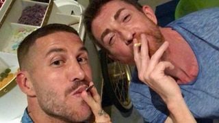 A Pablo Motos le llueven las denuncias mientras se pilla "un pedo" con Sergio Ramos
