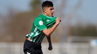 El Betis 'ata' a Dani Pérez, una de las joyas de su cantera seguido por Real Madrid y City