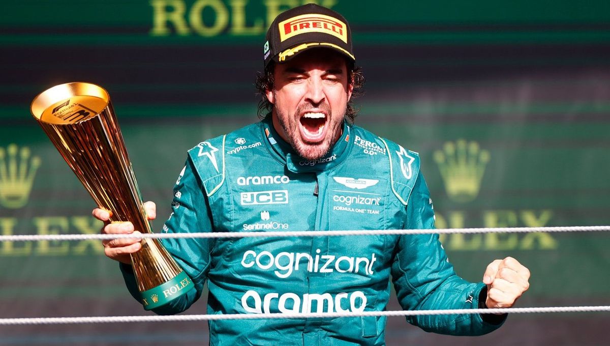 Fernando Alonso en el podio del Gran Premio de Brasil 2023