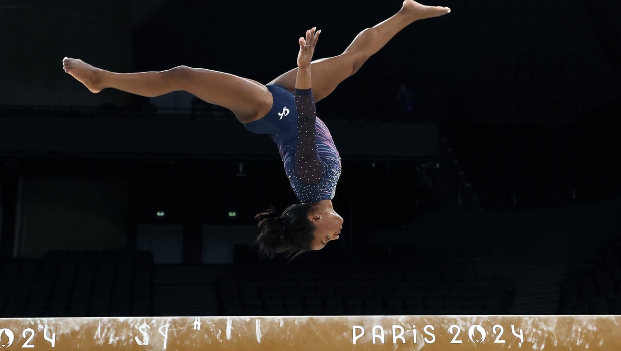 Simone Biles se prepara para París