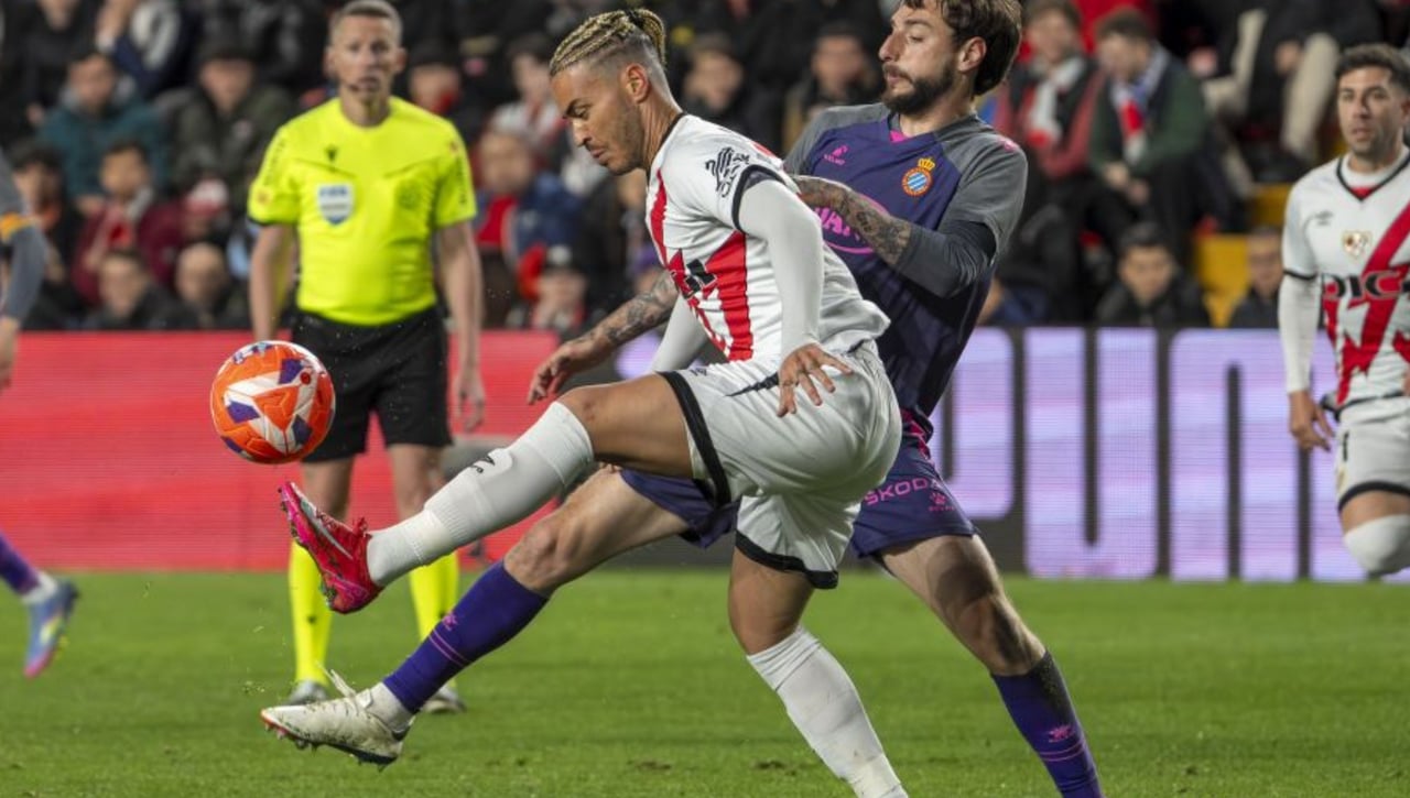 Raúl de Tomás vuelve a un terreno de juego 150 días después