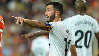 La afición del Valencia se vuelca y Gayà lanza una promesa: "Empezar a subir"