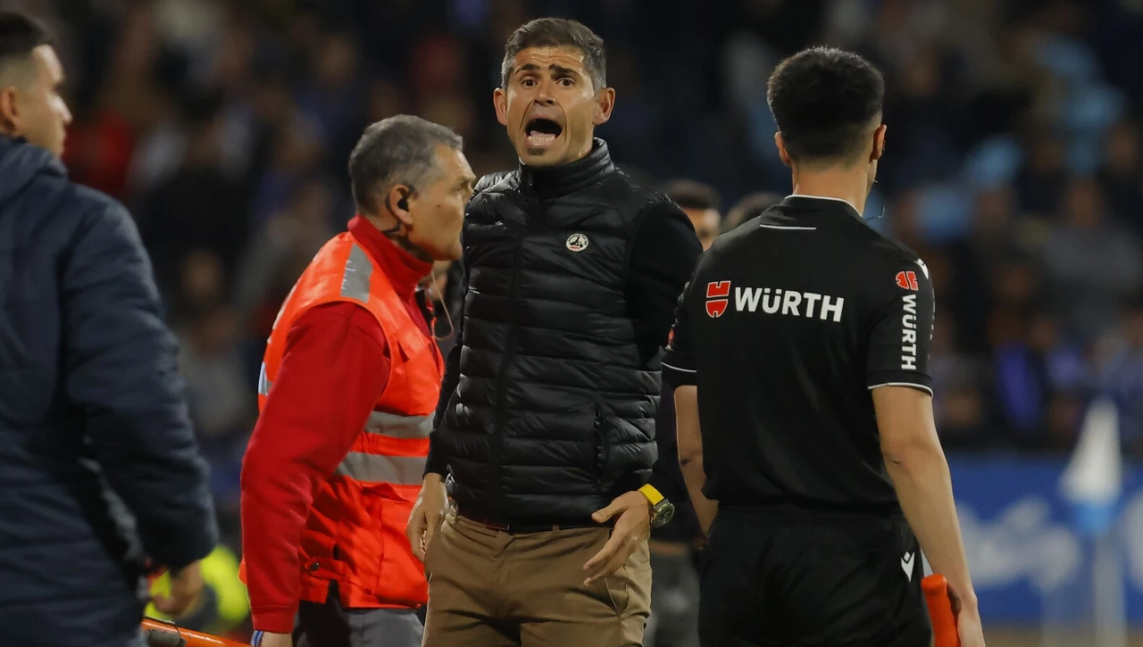 Antonio Hidalgo sigue pendiente de su renovación en el Huesca