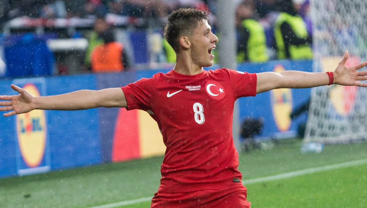 Toma posiciones por Arda Güler