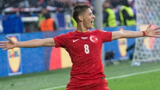 Toma posiciones por Arda Güler