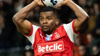 Quiere fichar a Sergio Akieme