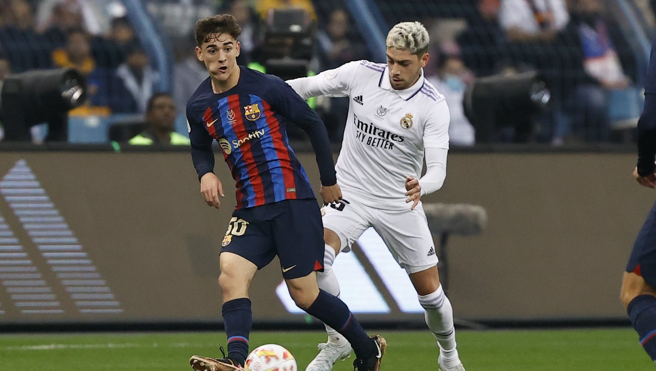 Gavi, el 'niño bonito' de los árbitros