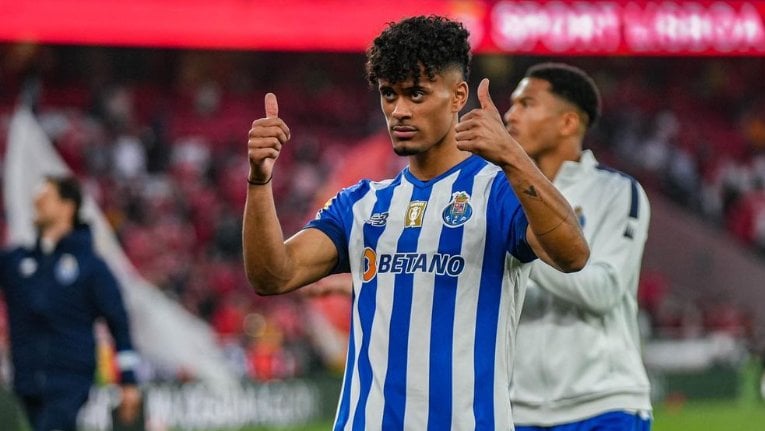 El Villarreal negocia con el 'plan B' de Ismaïla Sarr y se frota las manos con un ingreso inesperado