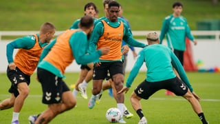 El Betis se estrena en Inglaterra con noticias de Nelson Deossa