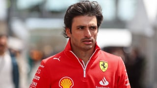 Carlos Sainz señala a Fernando Alonso