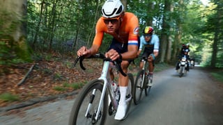 Van der Poel ignora la polémica y da un golpe sobre la mesa