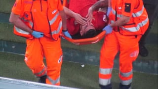 El rostro de desolación y dolor de Isaac Romero, tras caer lesionado en el derbi