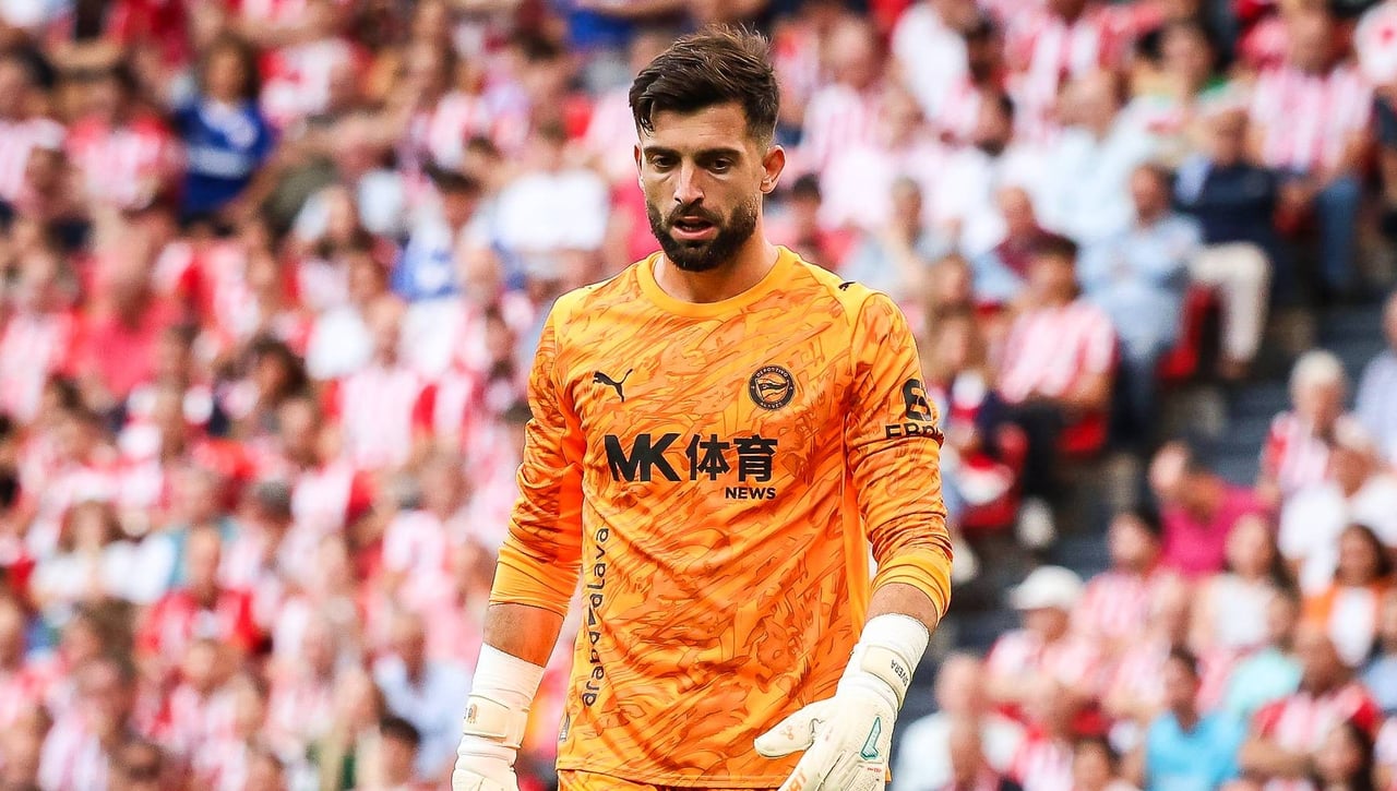 Sivera, portero del Alavés, deja la puerta abierta para su fichaje por el Valencia: "Para mí sería un honor"