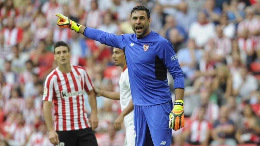 Sirigu, ex de Sevilla y Osasuna, se resiste a colgar los guantes y ya tiene nuevo equipo