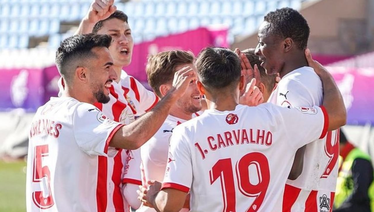 Fue pieza clave a las órdenes de José Gomes y ahora el Almería negocia su regreso