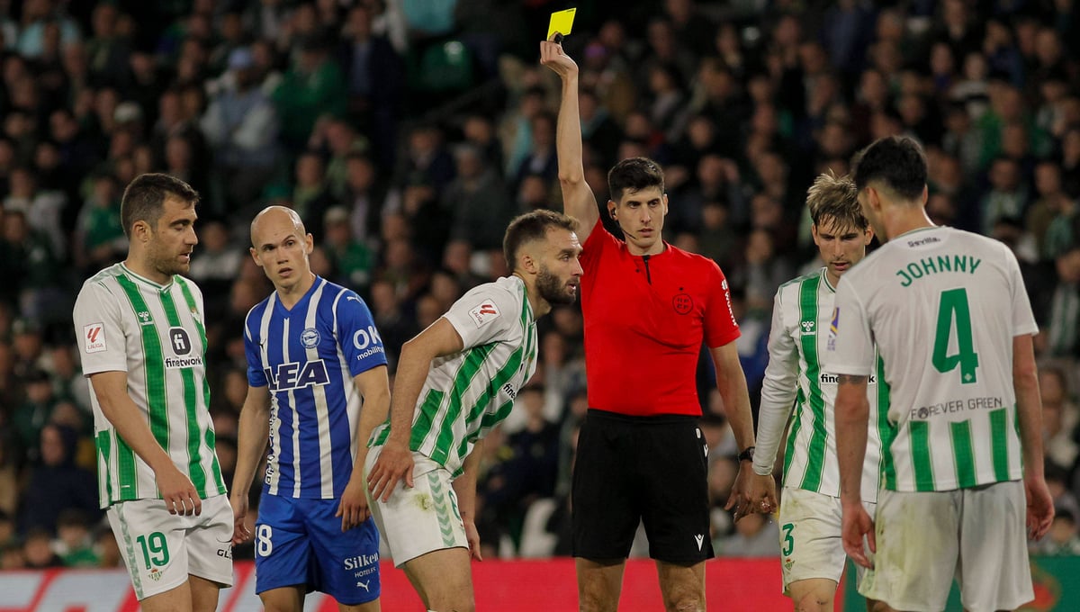 El posible recurso por las sanciones a Miranda, Sokratis y Marc Roca, con Pellegrini al quite