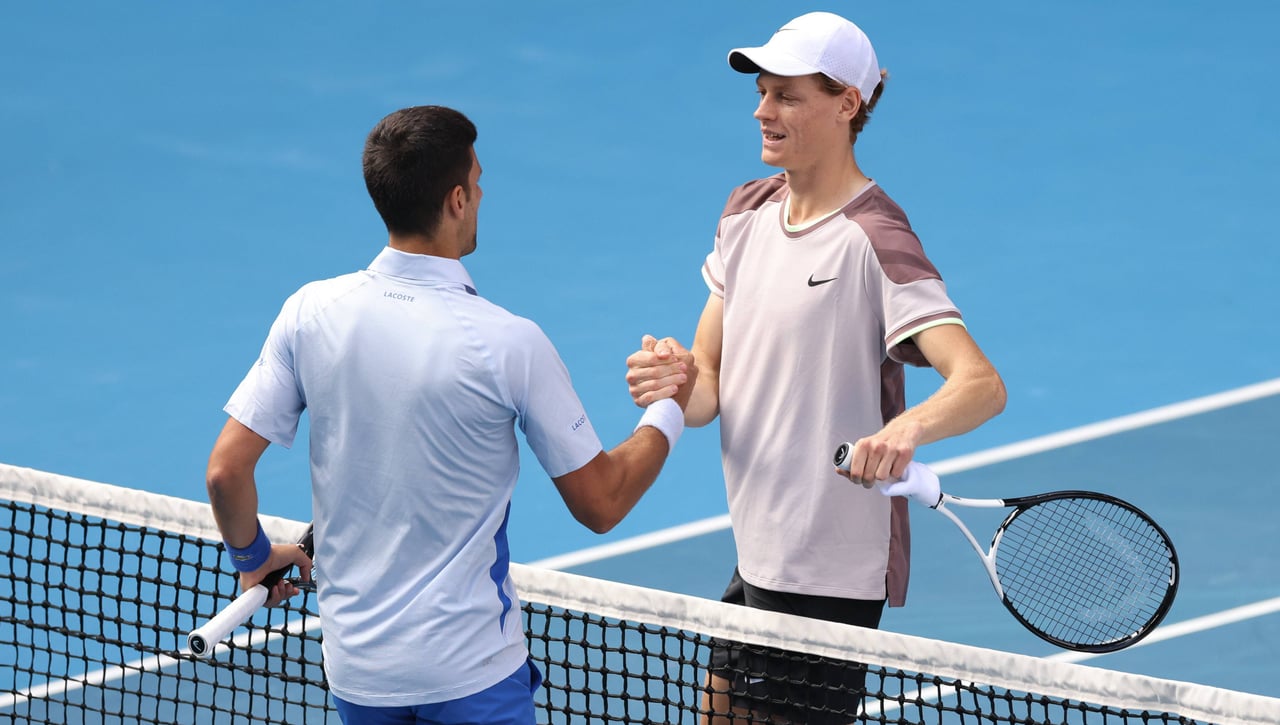 Djokovic pone a Sinner contra las cuerdas