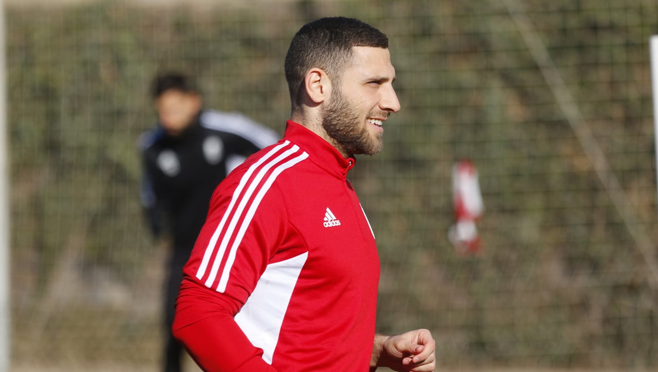 Las primeras imágenes de Weissman con los colores del Granada CF