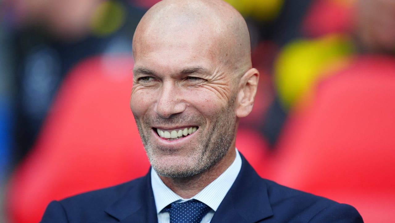 Zidane confirma que vuelve a los banquillos: "El fútbol es mi vida"