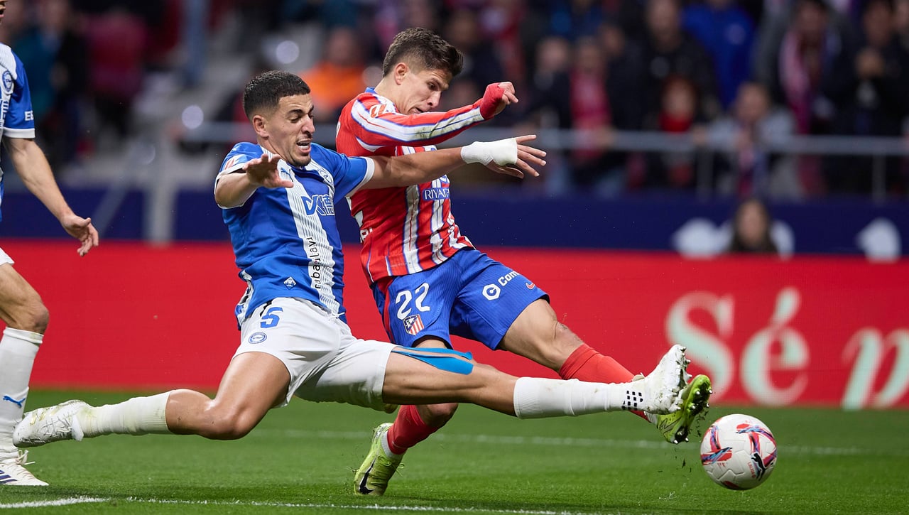 La baza a favor del Sevilla para fichar gratis al central deseado 