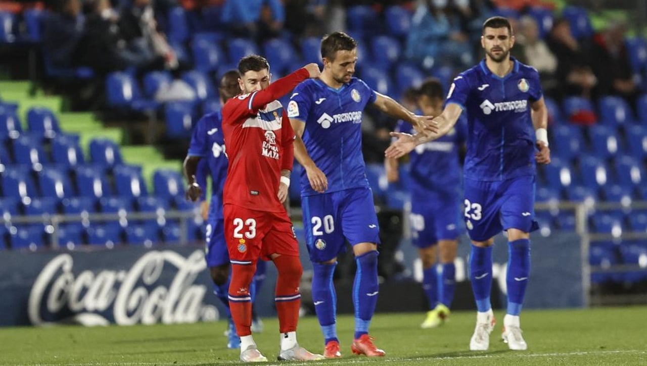 La letra pequeña del contrato de Embarba con el Almería y el 'trueque' por Lazo