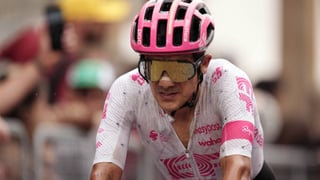 El equipo Movistar y Richard Carapaz, oficial