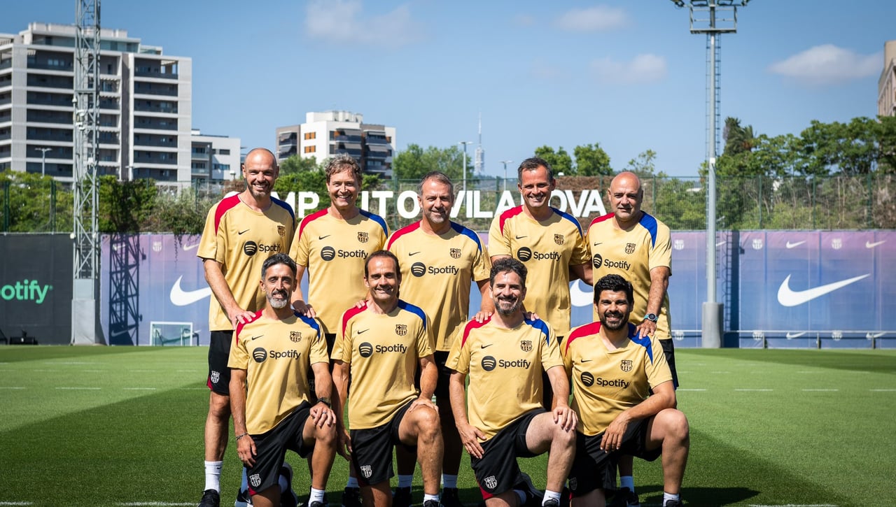 El Barcelona presenta al cuerpo técnico de Hansi Flick