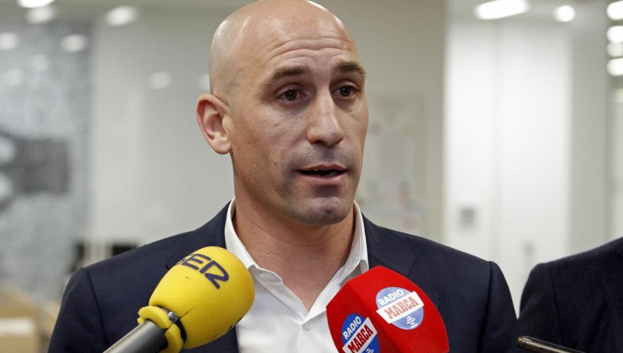 Rubiales se defiende, pero no se disculpa