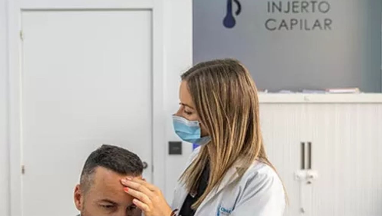 Clínica Capilar Frontela: expansión, prestigio médico y listas de espera récord en España