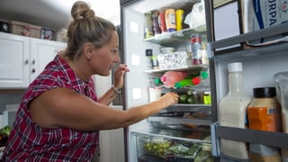 La comida que siempre tiras y no sabías que se puede congelar