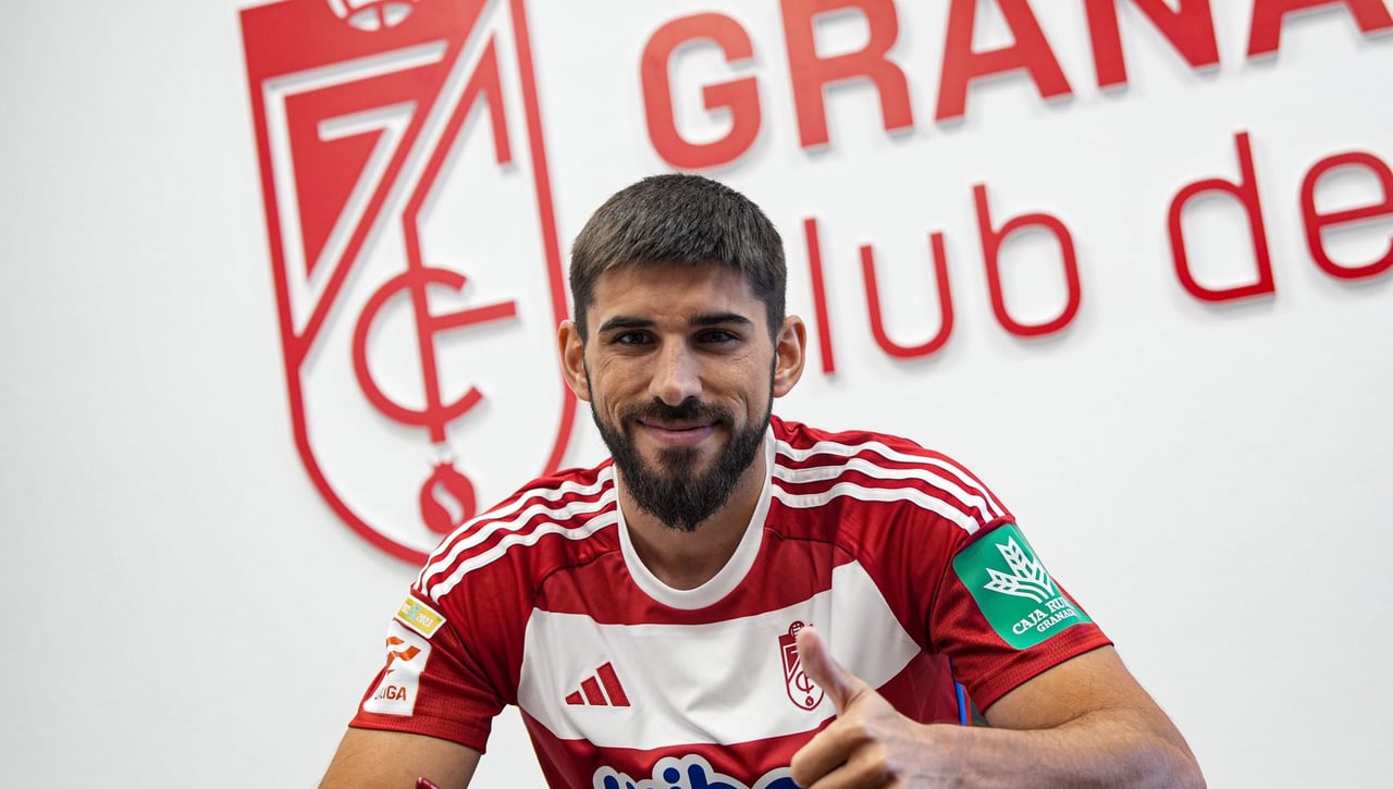 El Granada ya mueve el mercado y presenta a su primer fichaje