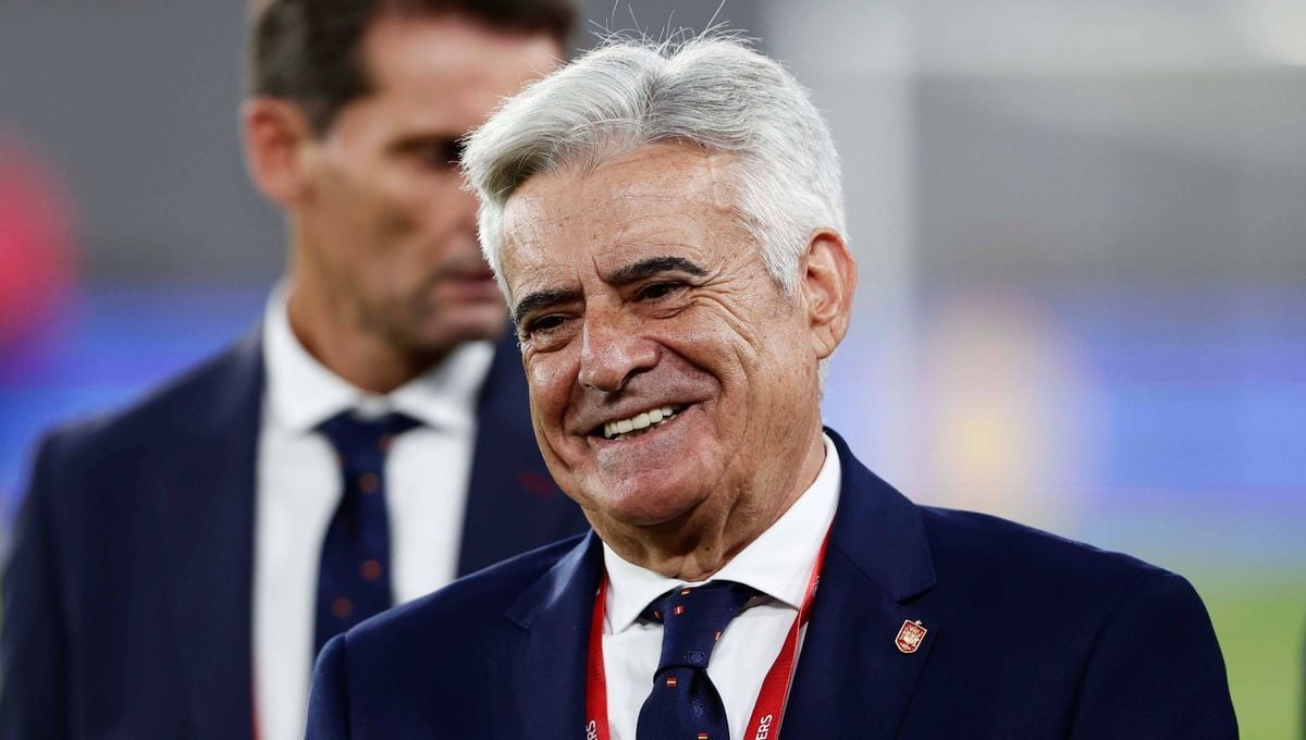 RFEF: Pedro Rocha cumple otro deseo de las jugadoras de la Selección Española de Fútbol