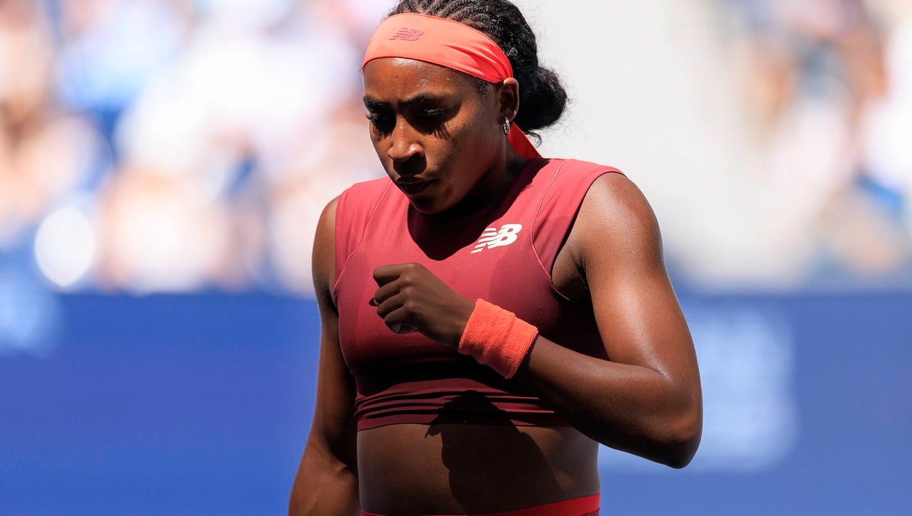 Coco Gauff salva su desastroso estreno en las WTA Finals y se mete en la pelea por la semifinal