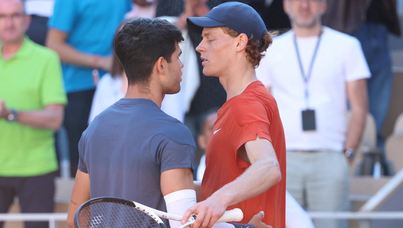 Sinner le entrega su corona a Carlos Alcaraz