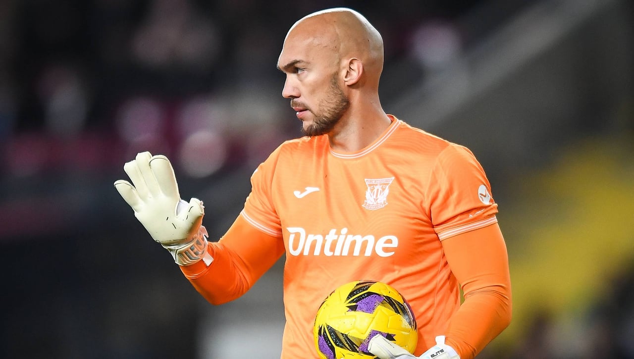 Dmitrovic lanza un 'dardo' al Sevilla 