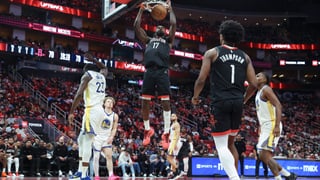 Los Rockets dan la sorpresa y eliminan a los Warriors, con polémica incluida