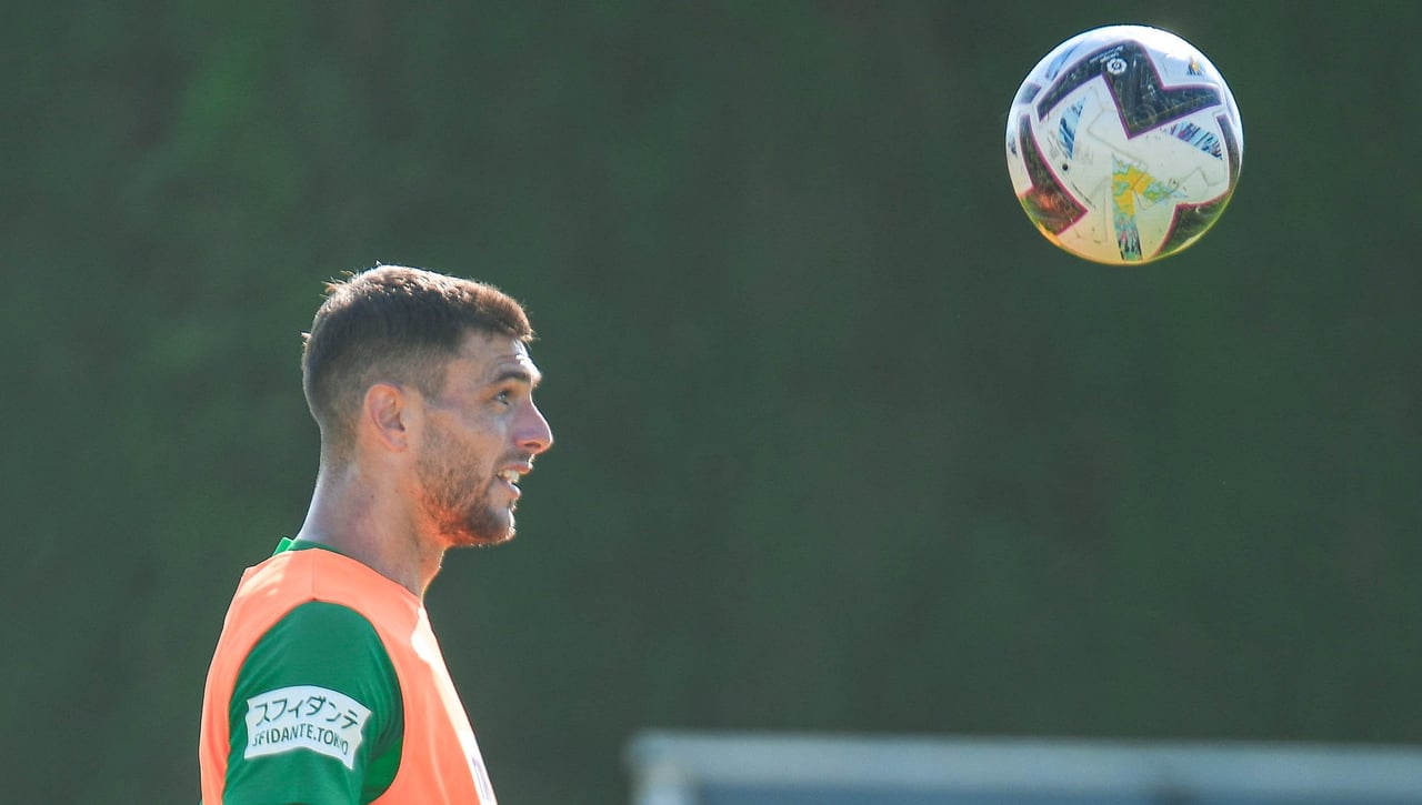 Uno de los '9' preferidos del Sevilla da al fin un paso al frente, pero su club se enroca