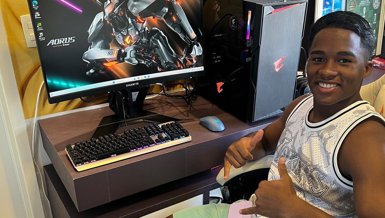 Endrick se pasa el videojuego