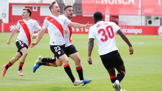 Sevilla Atlético 1-0 Atlético de Madrid B: Un golazo de Isra Domínguez pone alegría sobre el fuego  