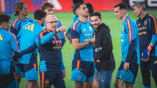 La Selección Española se entrena en la ciudad deportiva del Sevilla antes del decisivo partido contra Turquía: visita de Jesús Navas