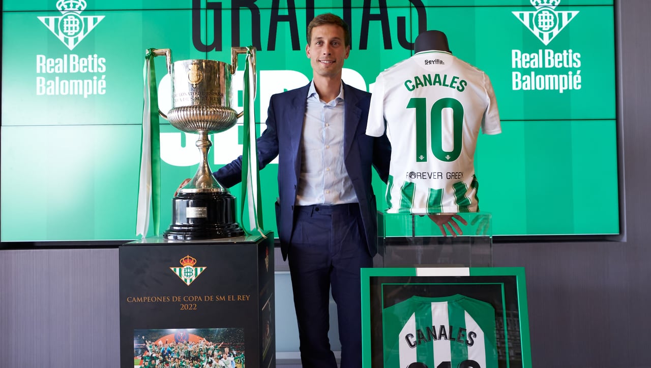 Sergio Canales rompe a llorar en su despedida