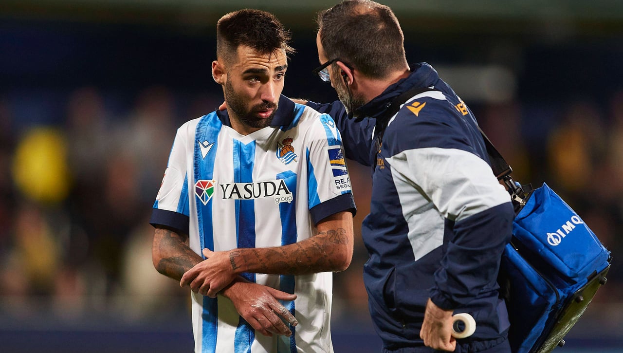 La Real Sociedad, en vilo para Milán por la lesión de Brais Méndez